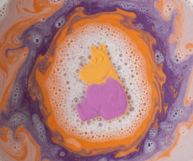hippo shaped bath bomb in water